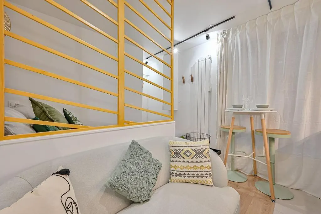 Cosy Emeraude - Centre Paris Apartment 0*,  France