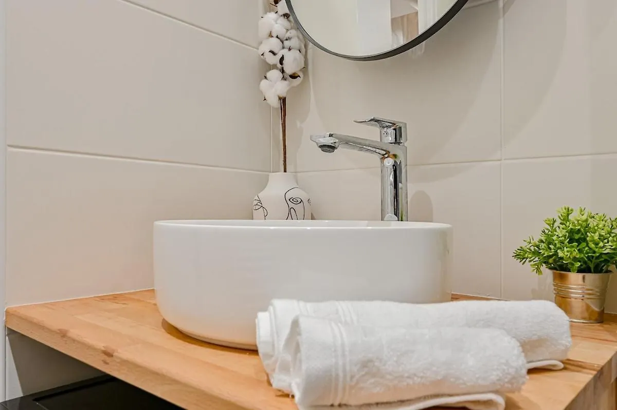 Cosy Emeraude - Centre Paris Apartment 0*,  France